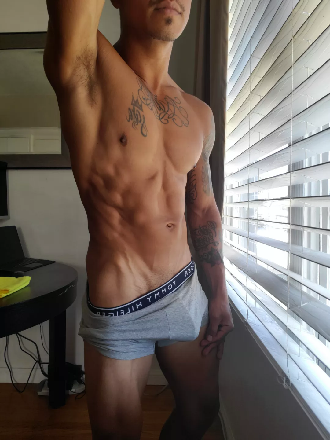 Nosey Neighbors posted by shortking_fit