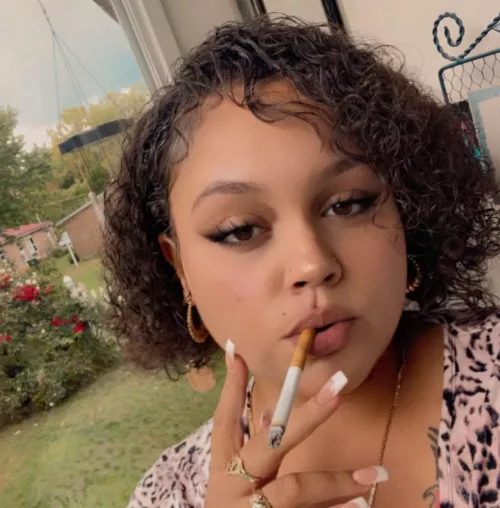 Pretty face & a Newport 100.. by chhubbykitty