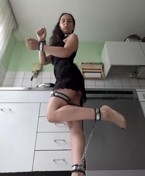 Restraints make household chores more fun 🥰⛓️🔒 [F] by Aiyanas_World