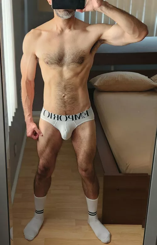 Who wants to lounge in bed??? by El_A_Lobito