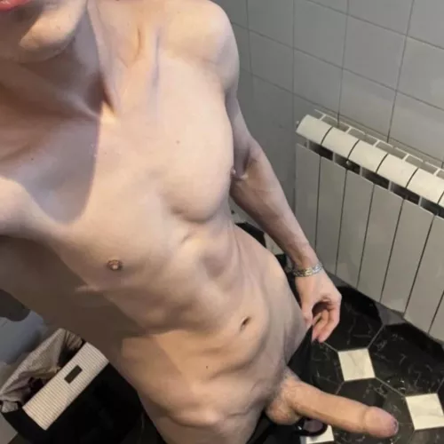 18 england hmu teens and hung lads im horny af @charlie.baker5 by Sea_Spread2537