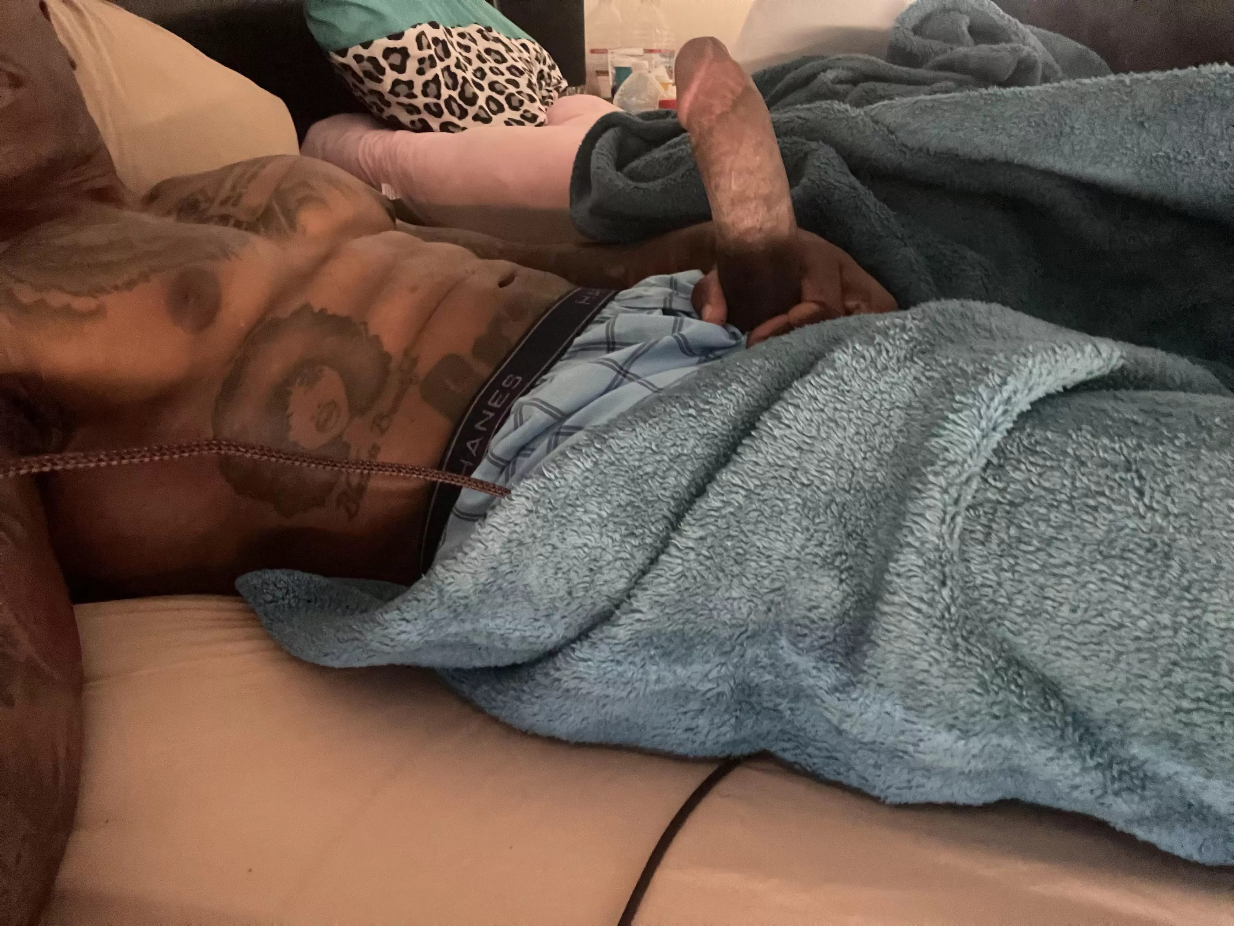 (39) Who’s gonna suck me to sleep posted by Raygrayg123