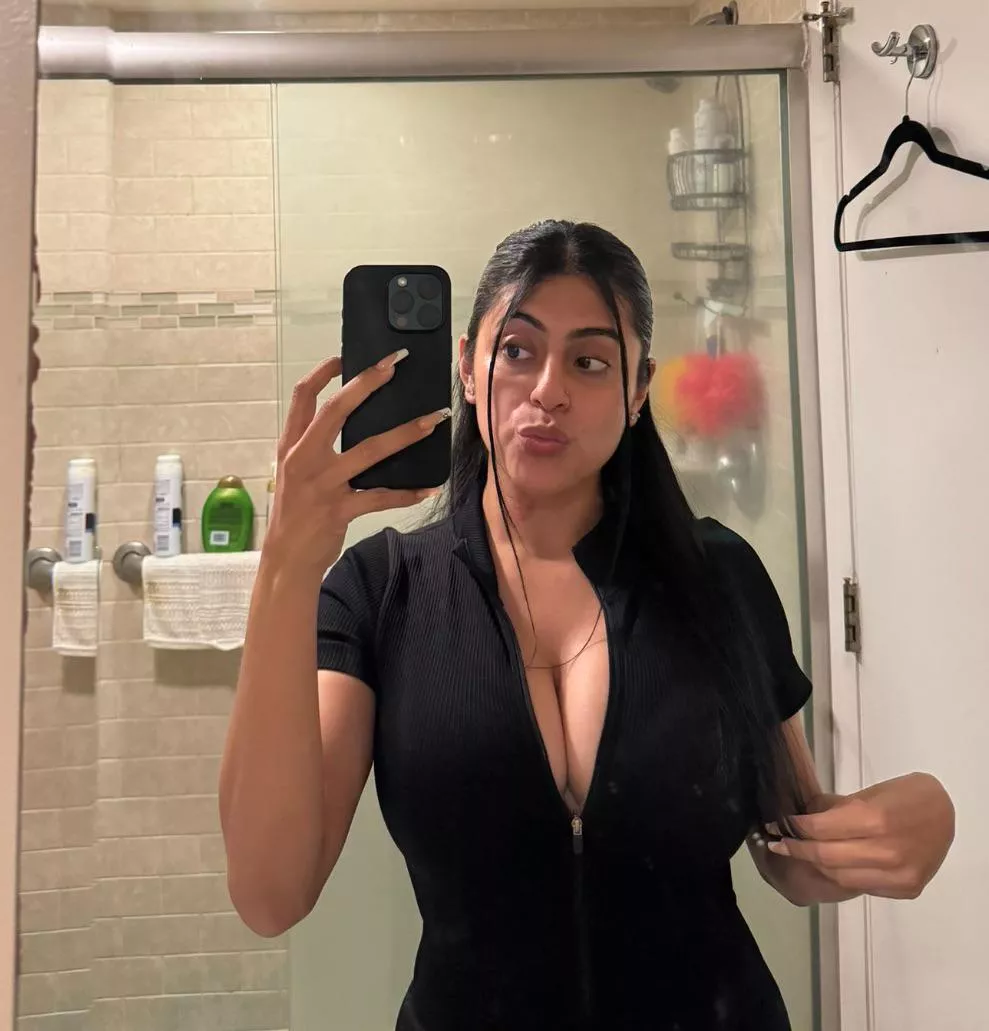 Big in black  posted by anonymous123456_