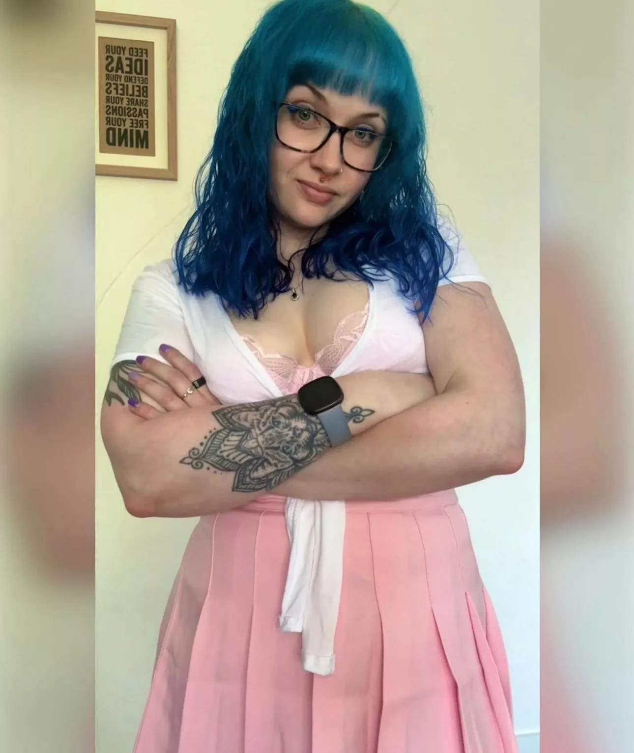 big, strong & dressed in pink 💪🏻😌💖 posted by AndieHart98