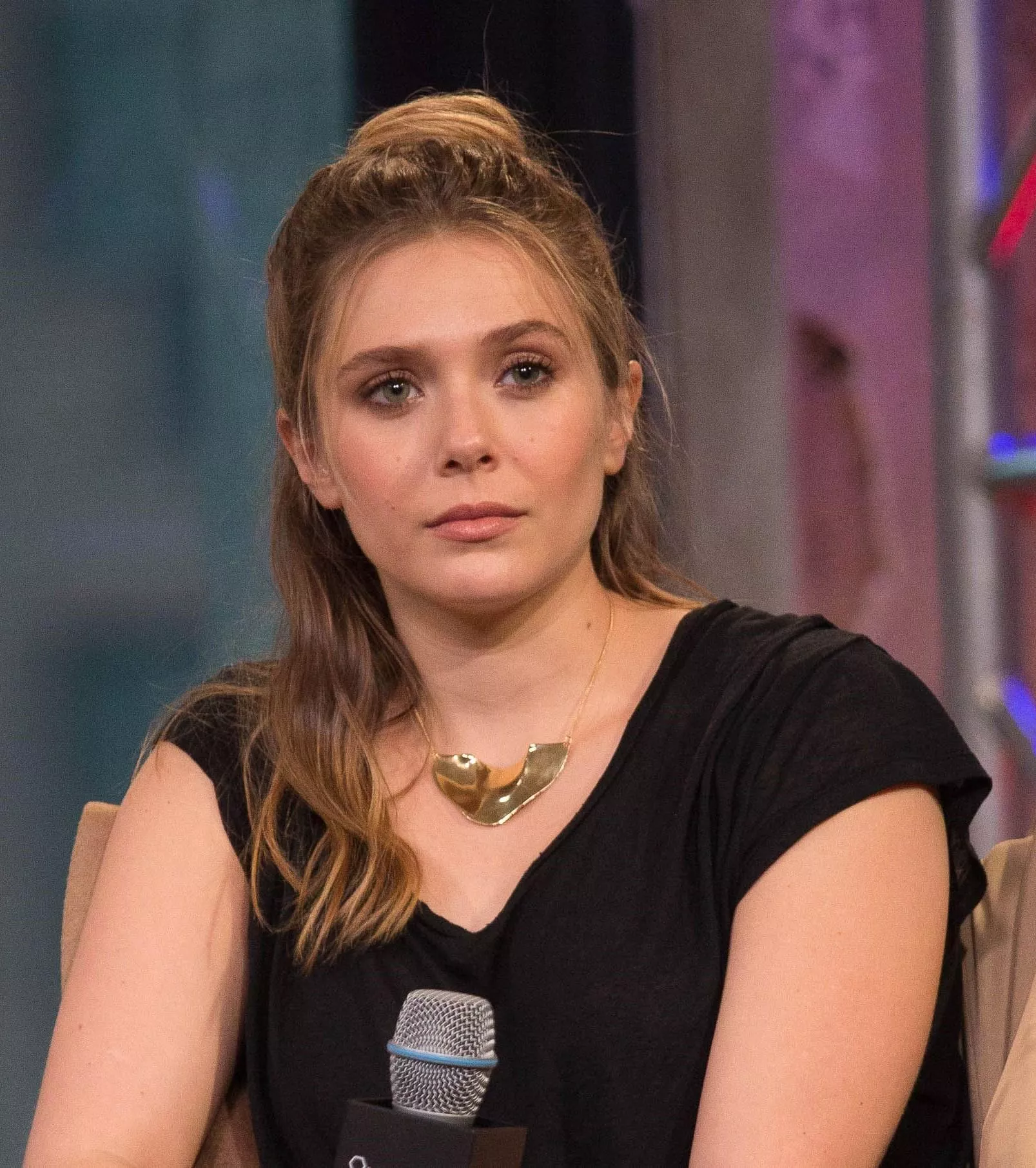 Elizabeth Olsen posted by oblique_shockwave