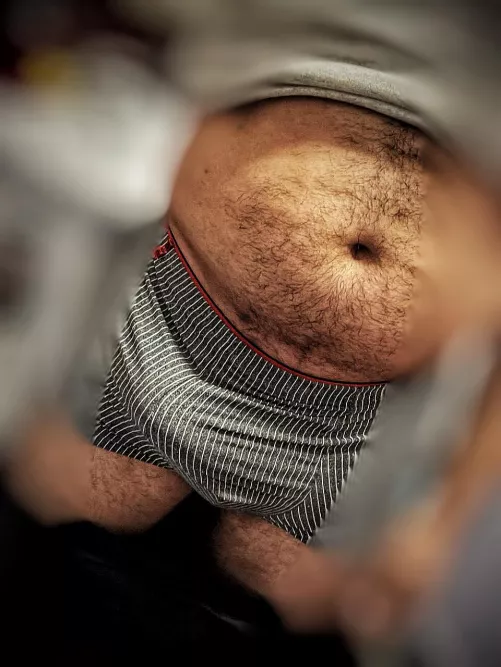 First time posting here. Any thought on this (30) dadbod? by Lucky-Economist-2023