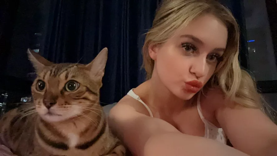 i just wanna get cuddled by envyluna_