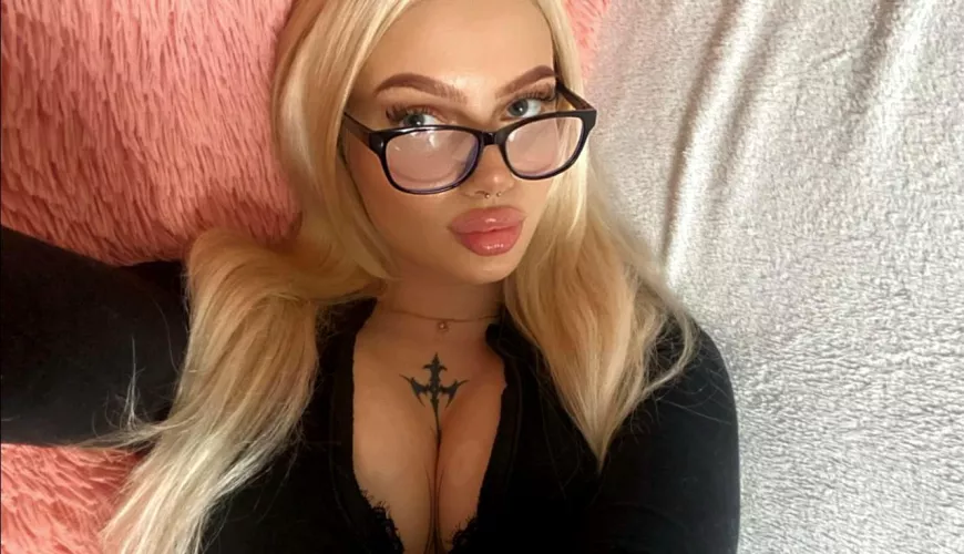 Smart blonde girl by baby1rat