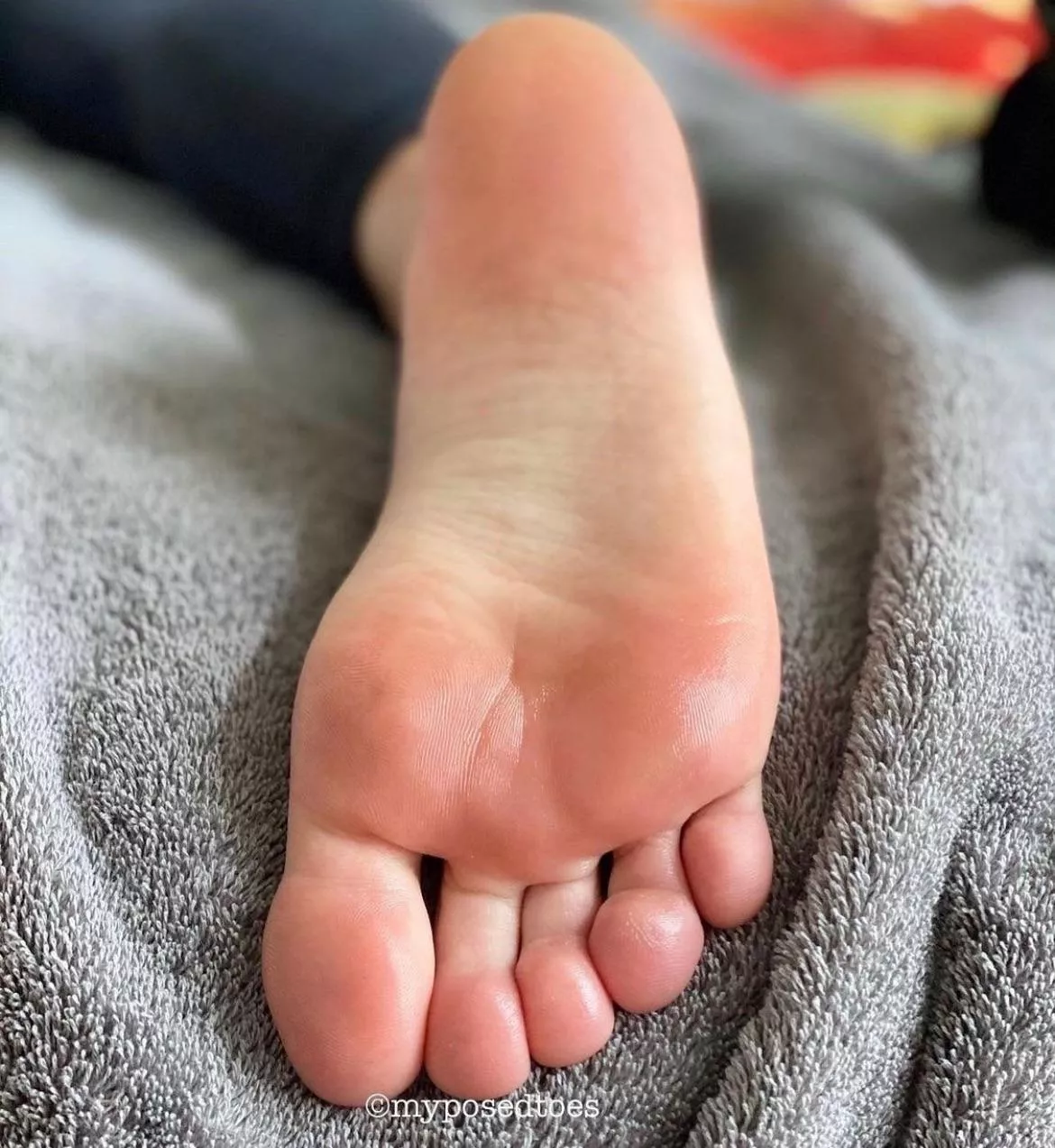 Sometimes all you need is an oiled sole 🦶 posted by myposedtoes