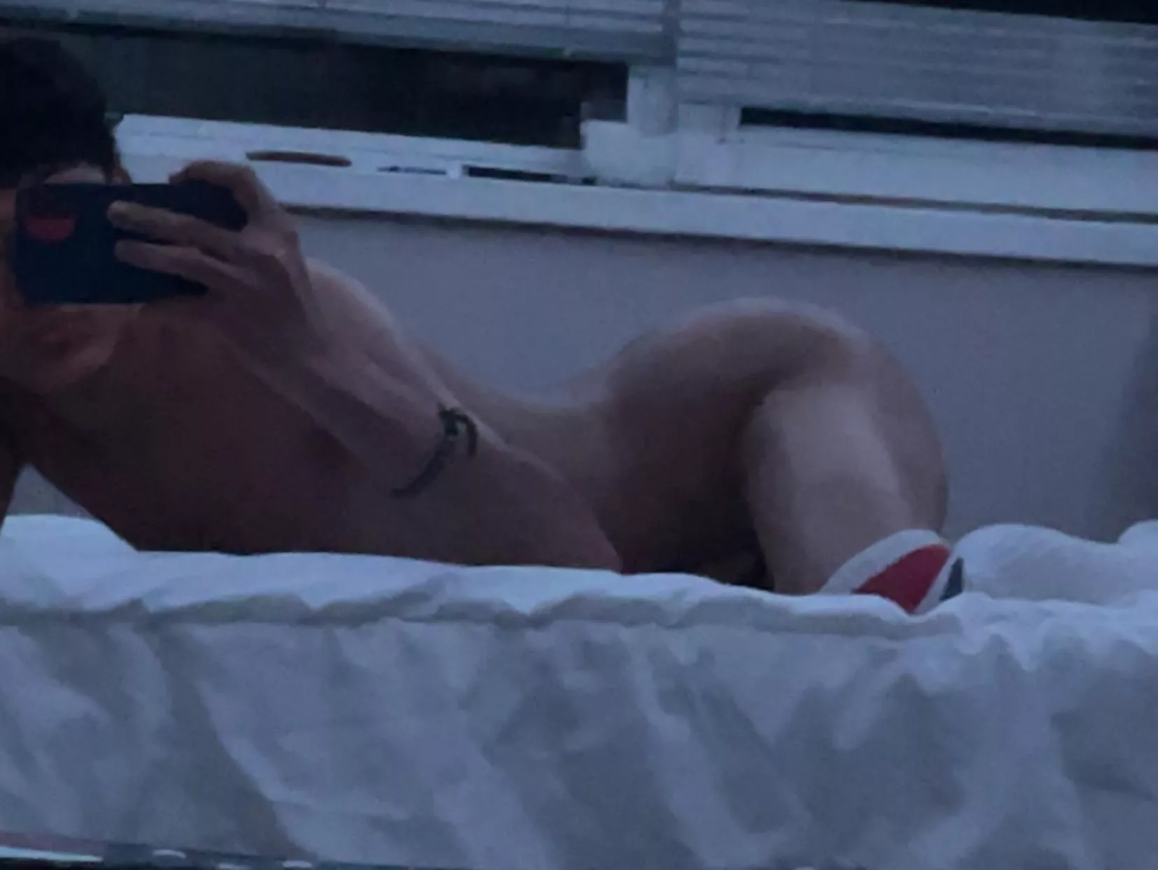 18 cute bottom looking for fit & hung tops only. masc, muscular+ @btmsr4y posted by raybottomss