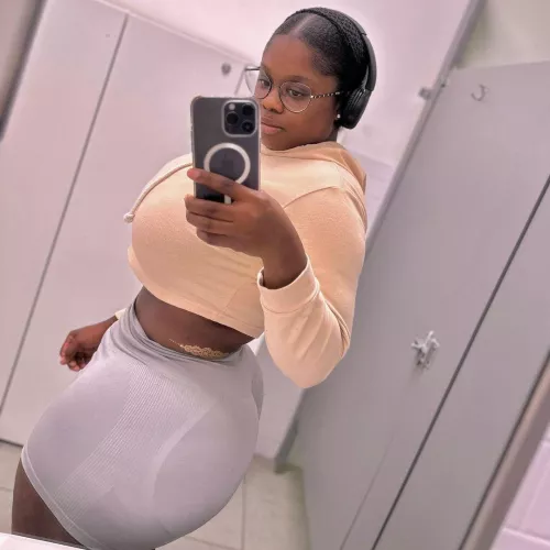 19yo, got a nice body, do you agree with my body for black skin? by Nubian__goddess_