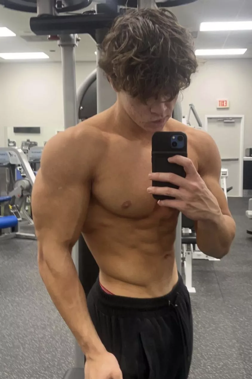 19yr old, naughty, with V line. any takers? posted by DifficulttTrip