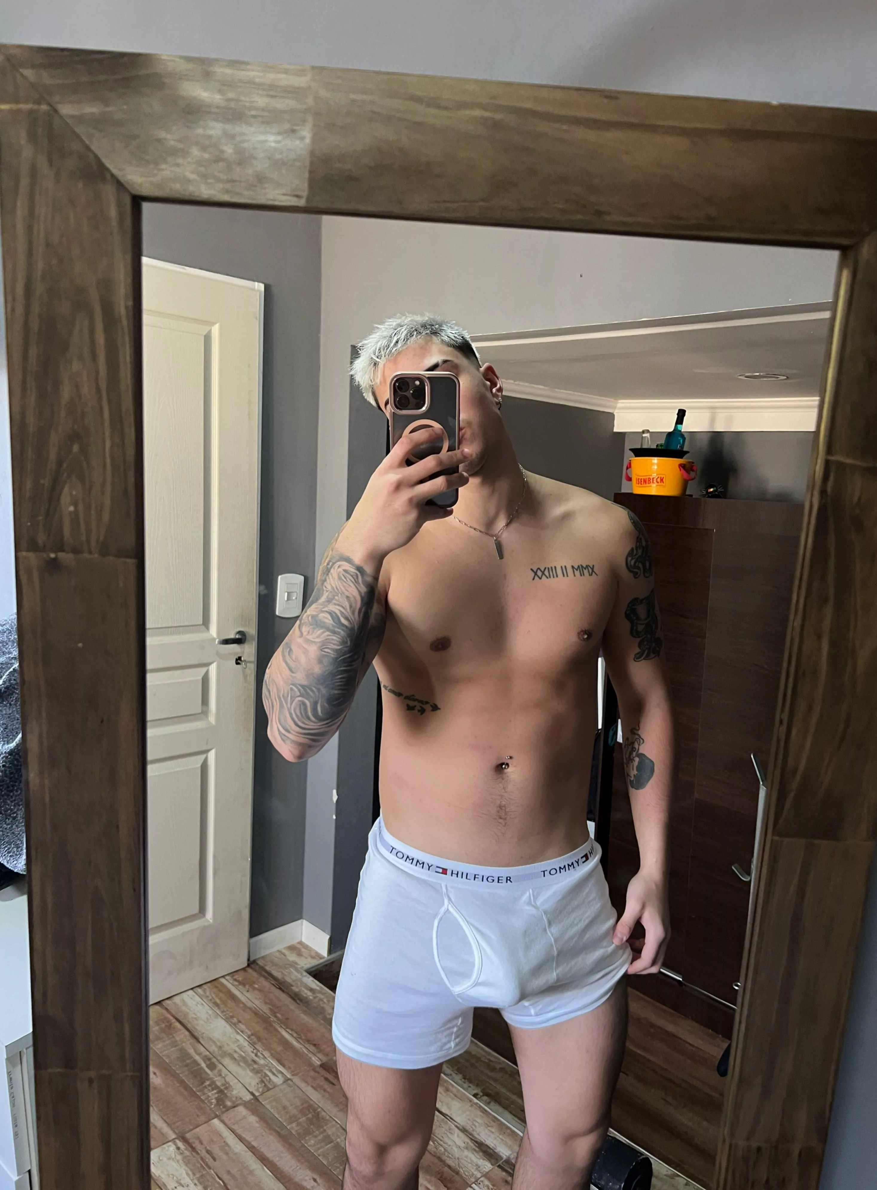 [23] dive into my ripped abs and get lost in the pleasure  posted by ZaynReeed