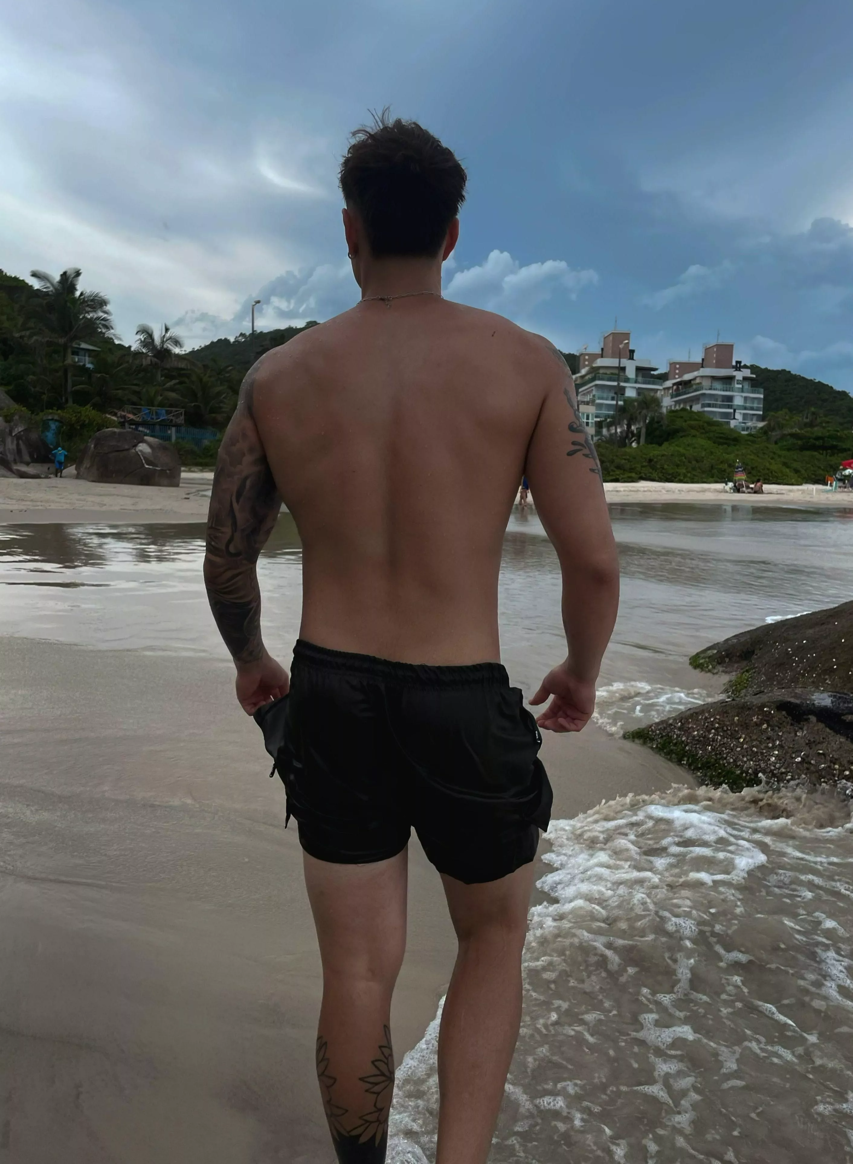 a peek at my chiseled physique posted by ZaynReed