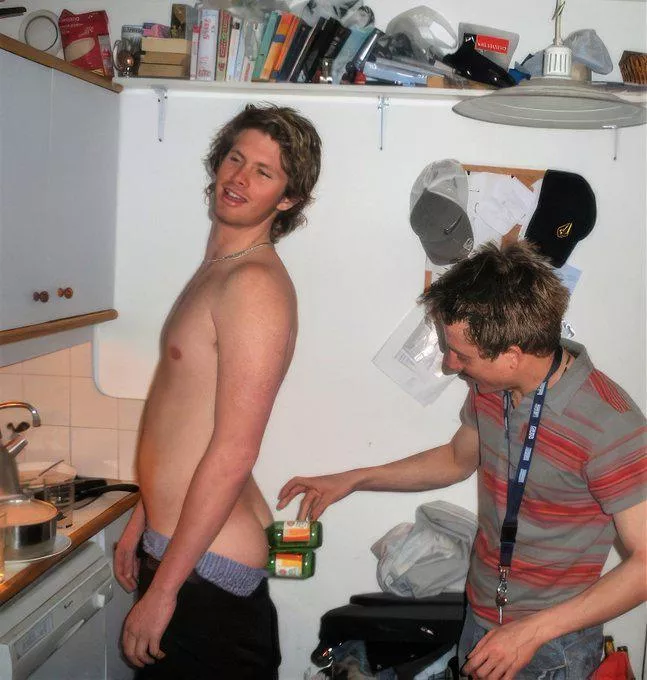 Between the cheeks posted by Primal_Mantis