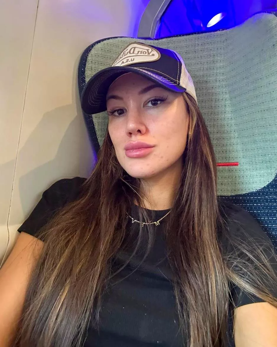 Classy and innocent posted by HomeFar1276