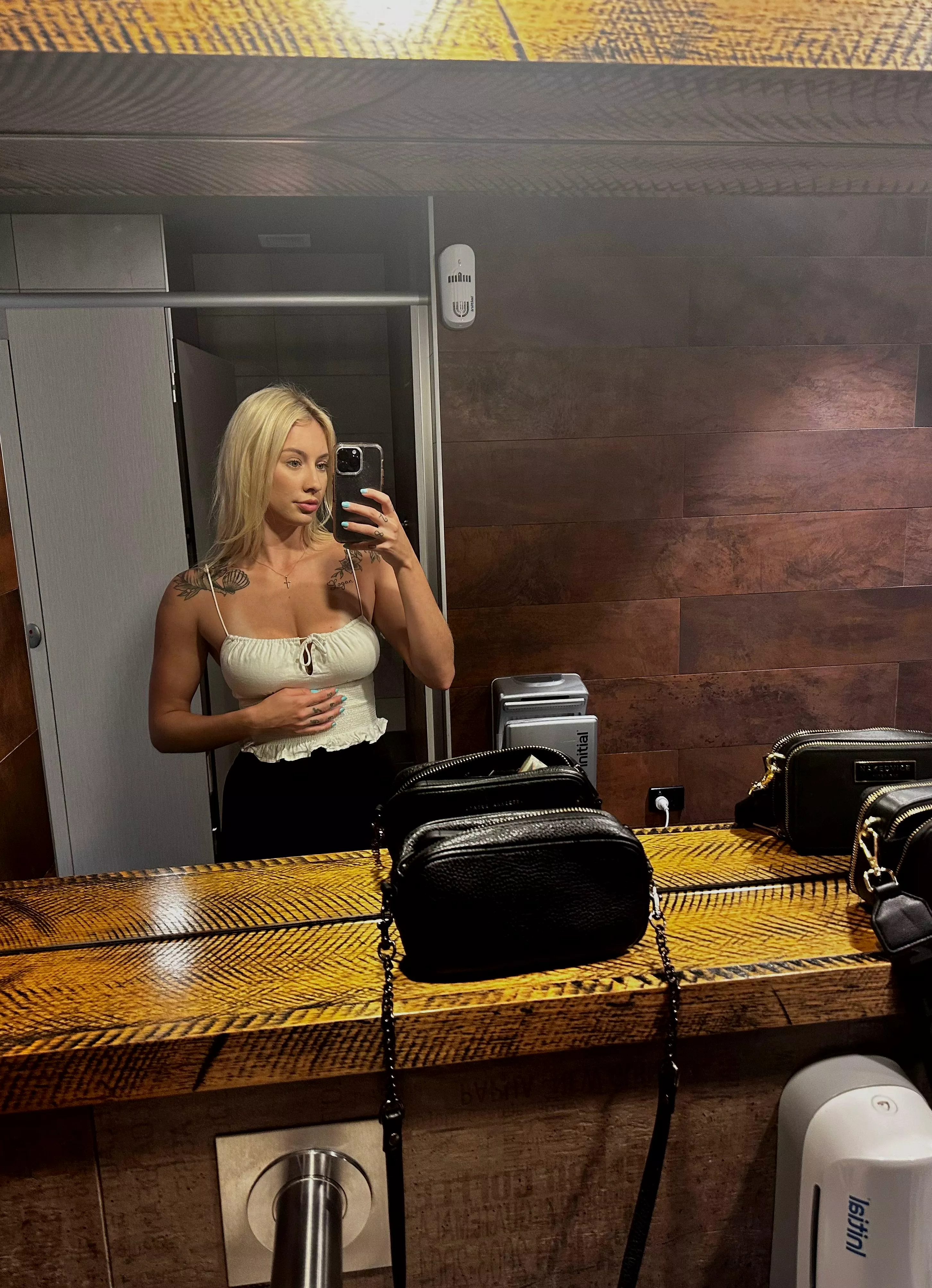 do you find me attractive? pls be honest! posted by glassesbabyy