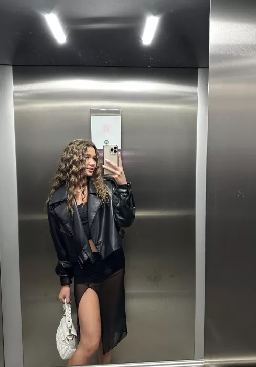 hello from the elevator by esabae