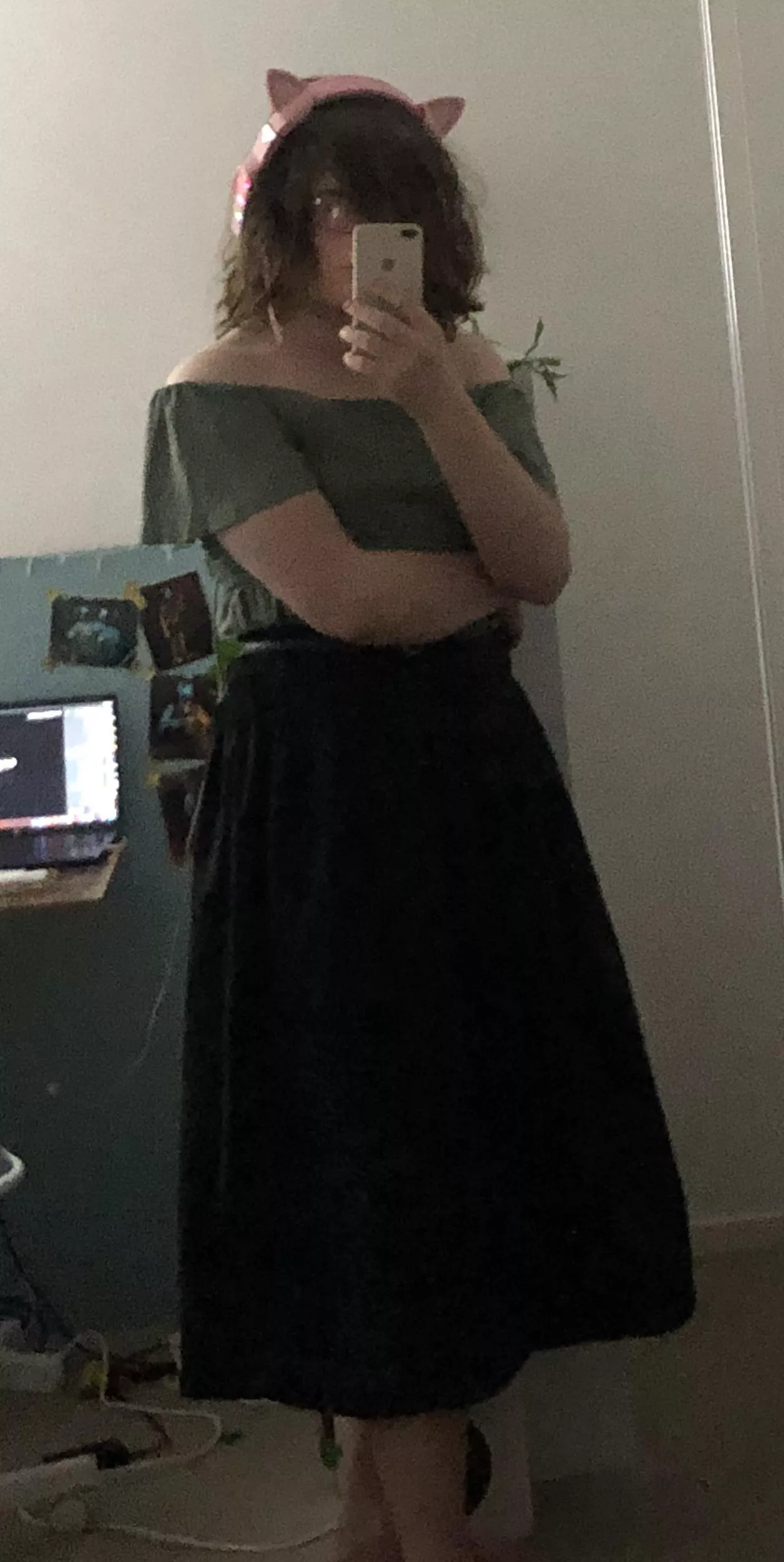 I came out to my mum as trans!!!! (She supports 🥳) posted by KarenPoggies