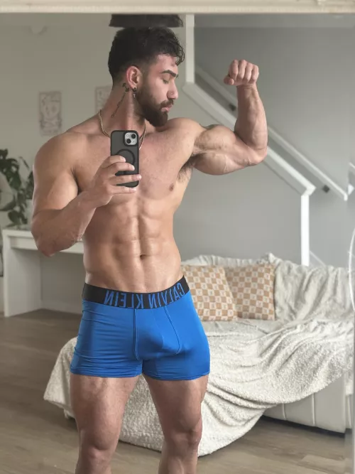 I think blue looks good on me  by alphaflexer