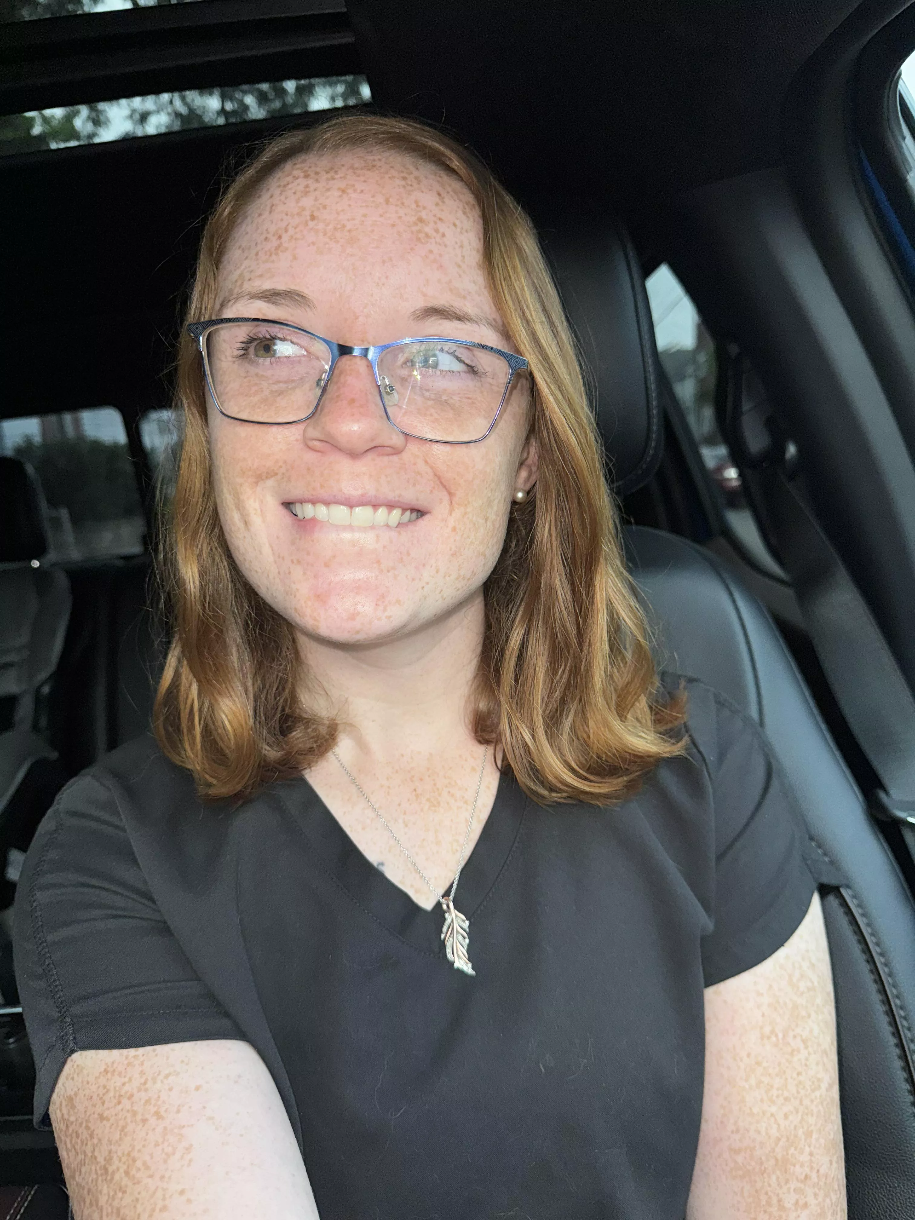 [IRTR] don't mind me checking you out posted by BellaRedSouth