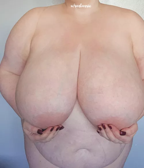 Jiggly deliciousness by saslassie