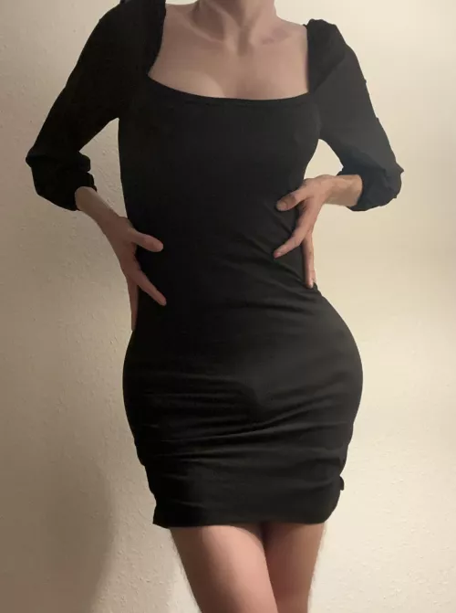 See what I'm hiding?🥵 by Yourgirlnaomi