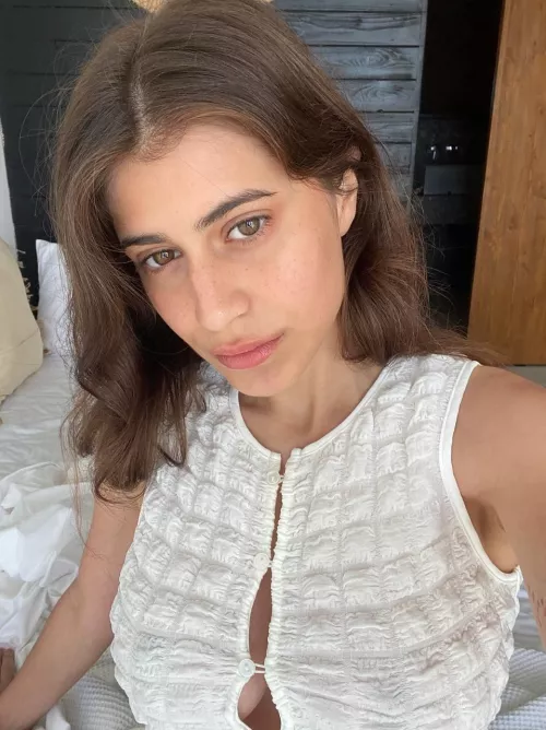 wondering if I would catch your eye, and aybe your heart? by Specialist_Imperfe