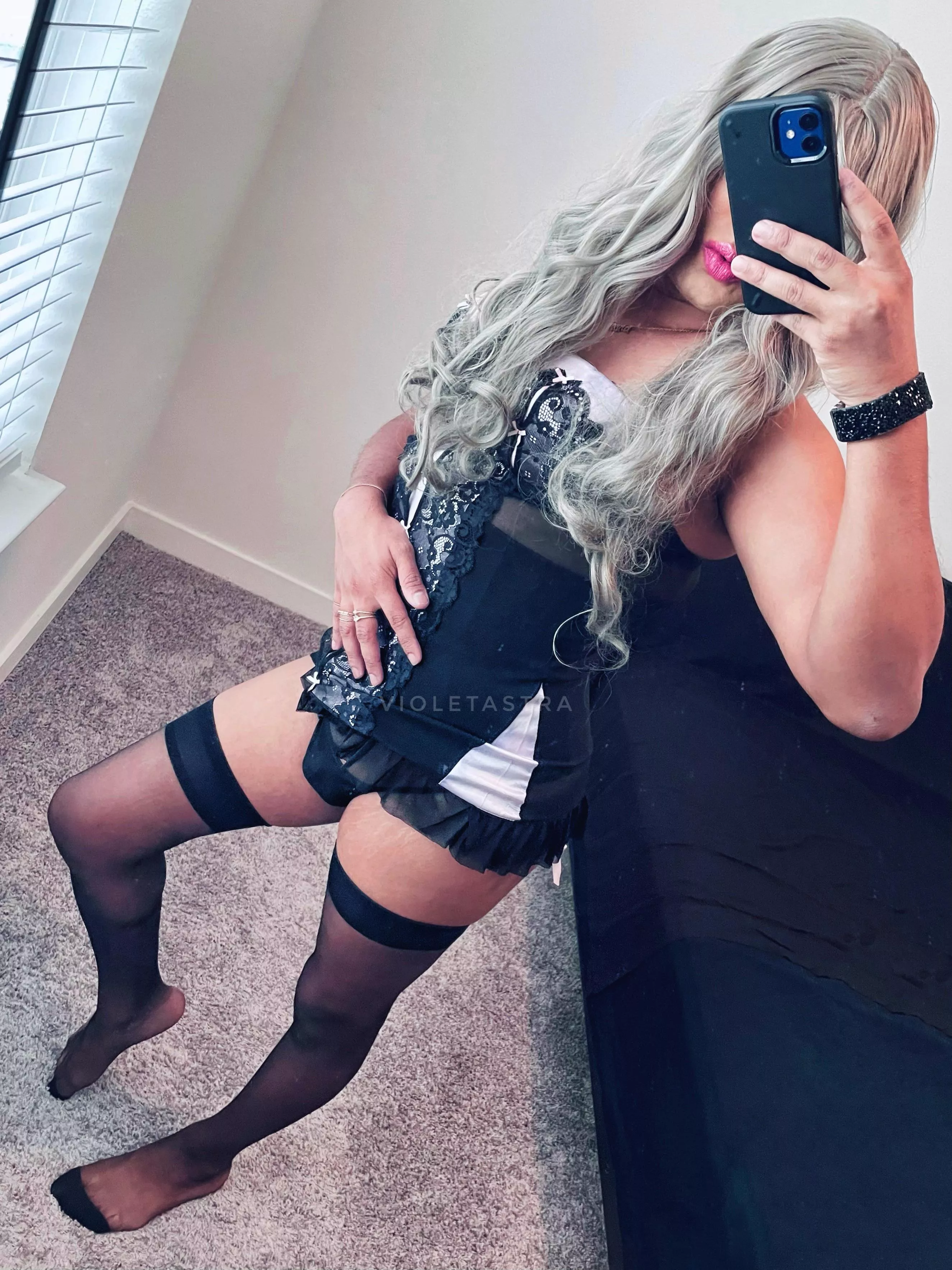 Would you make your 5’4” married friend your little secret? 💕 posted by violetastra