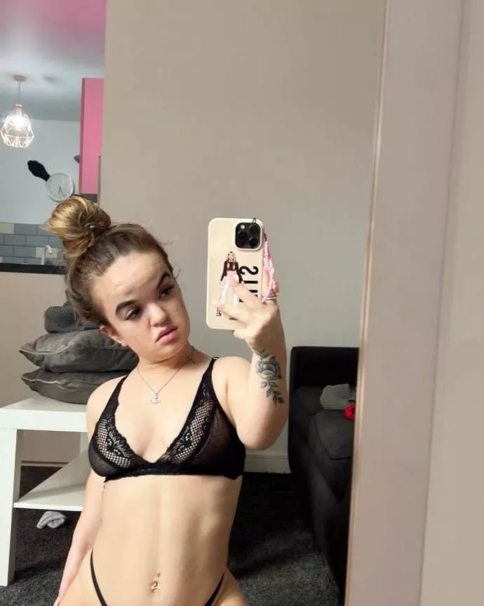 Be honest do you like my mirror shot  posted by LuminousLeopardk