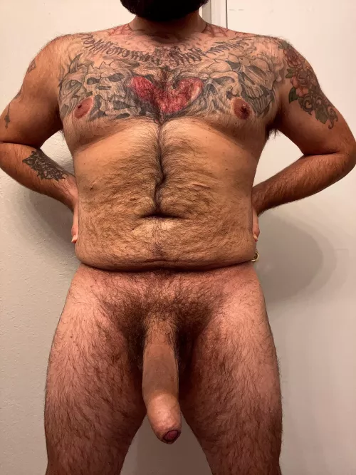 Big men deserved to be worshiped too. Would you worship me? 😏😈 by h0rny_4_d0pamin3