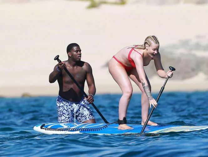 He couldnt resist staring 😂  by Resizemedaddy