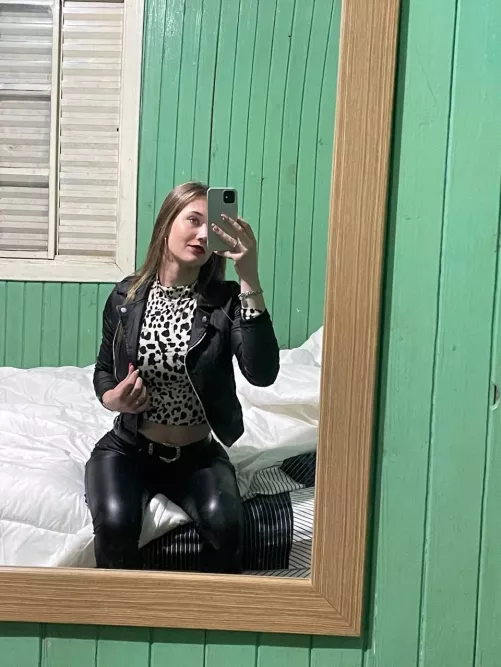 i hope guys find me sexy in this top
 by Erikafarmerok