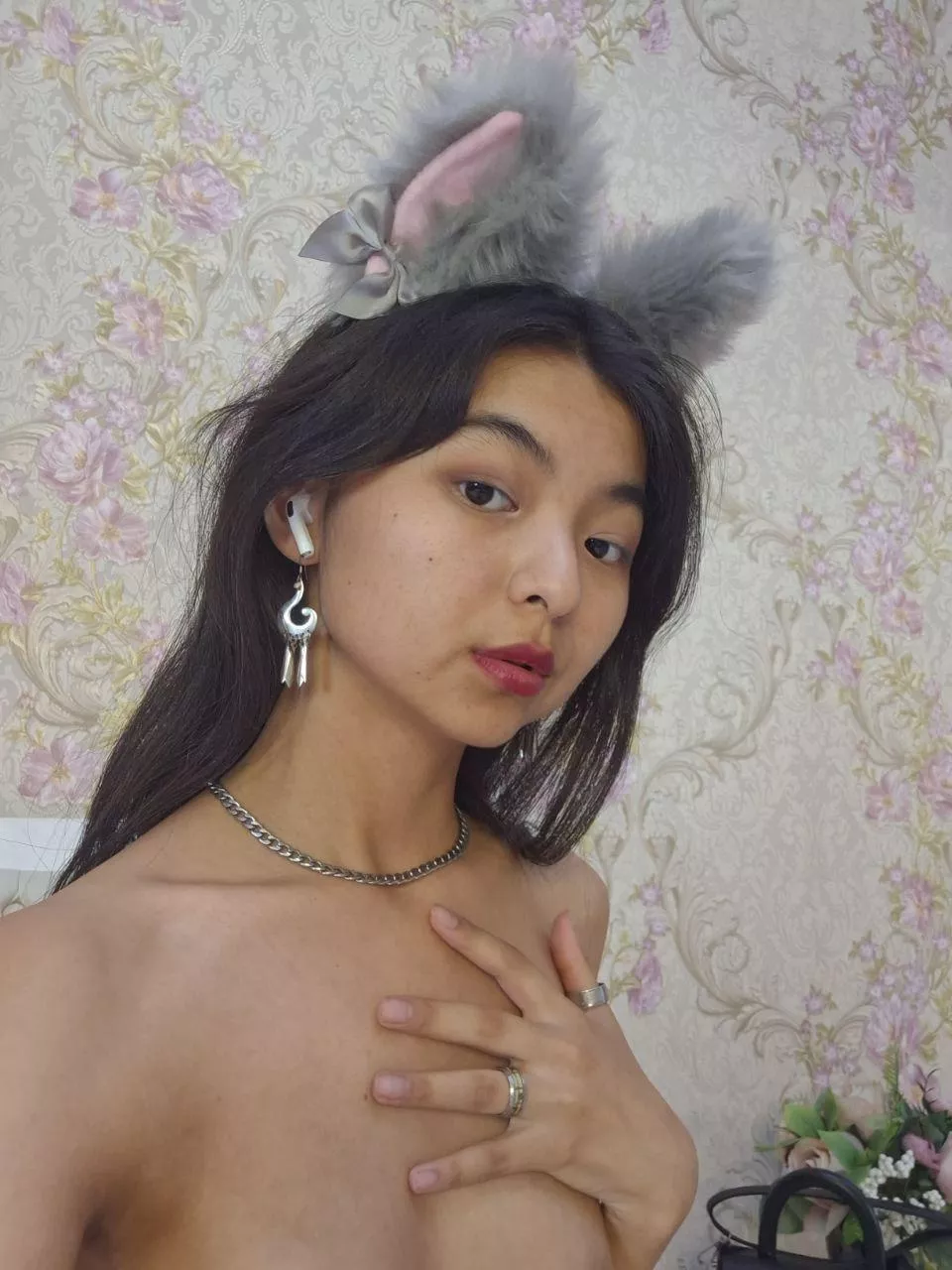 Little kitty wants to play with you posted by SexyLoveAura