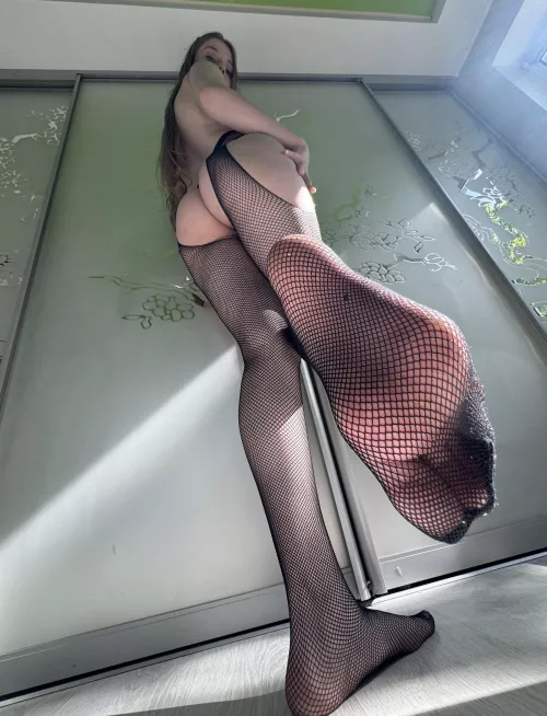 My feet are tangled in these nets by nicolefairy