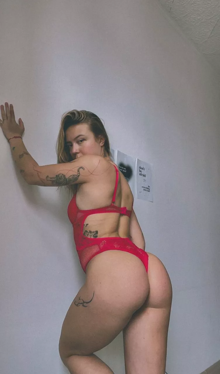 the back of my swimsuit looks good too, doesn't it? posted by Sweet_baby_online