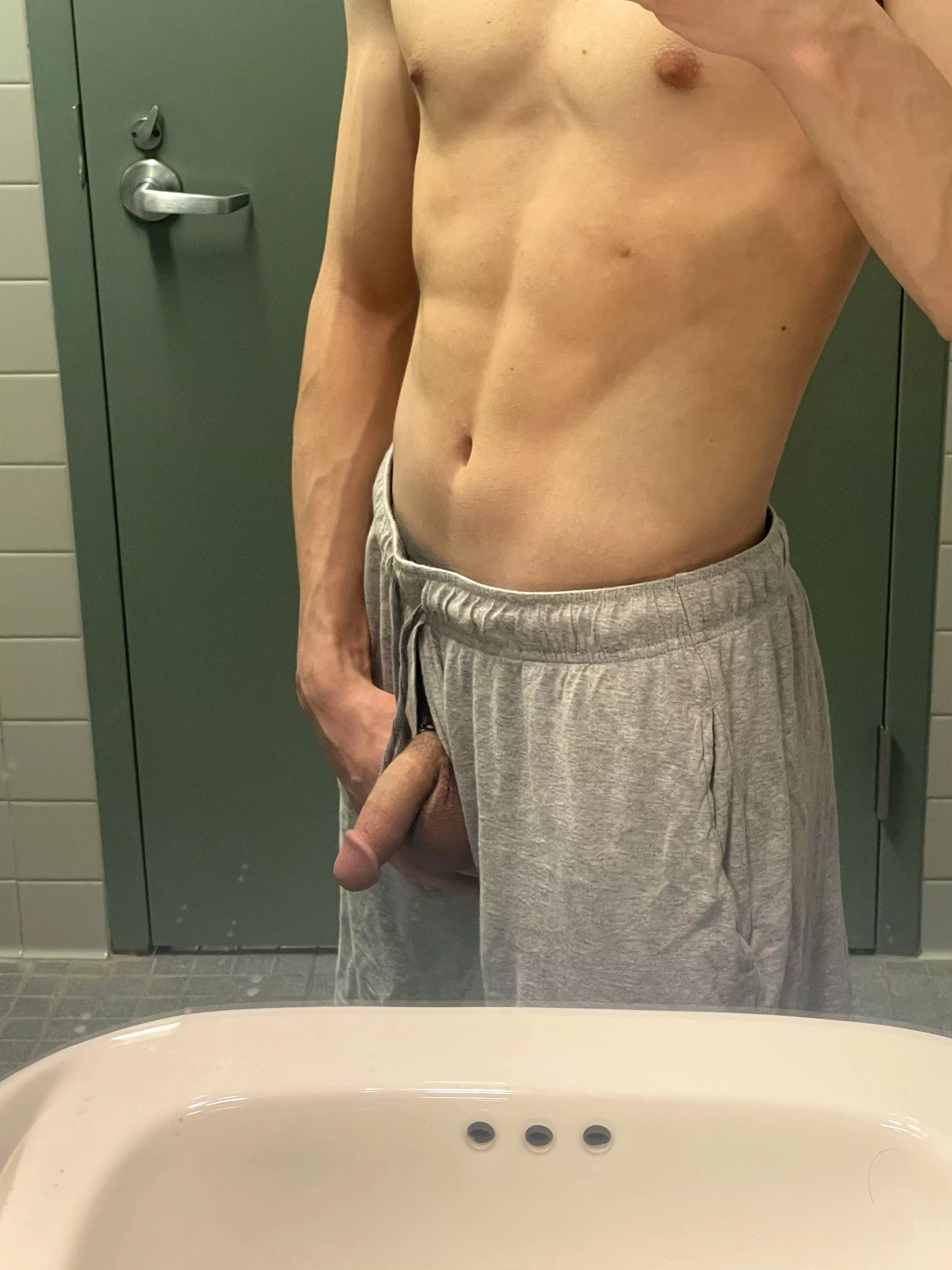 (21) need someone to suck me til I cum posted by SleepyPoolside