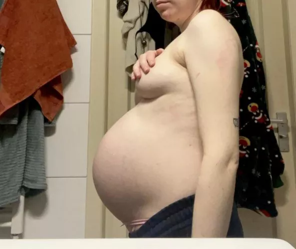 8 months pregnant with a baby from a stranger  by Responsible_Two_1769