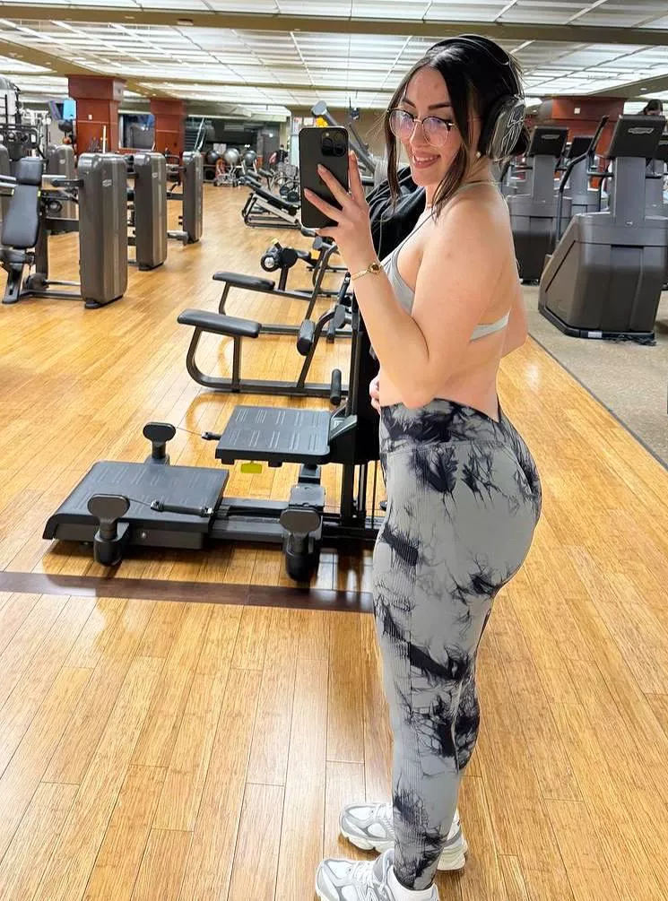 Could i capture your attention with my last minute yoga fit? posted by CuteBandi