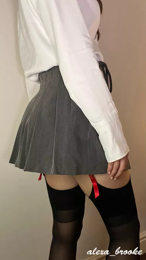 Do you like a pleated skirt? by alexa_brooke