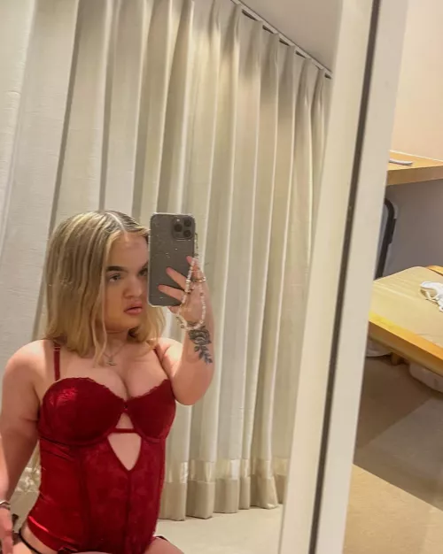 Im just chilling and thinking about what i should do next by LuminousLeopardk