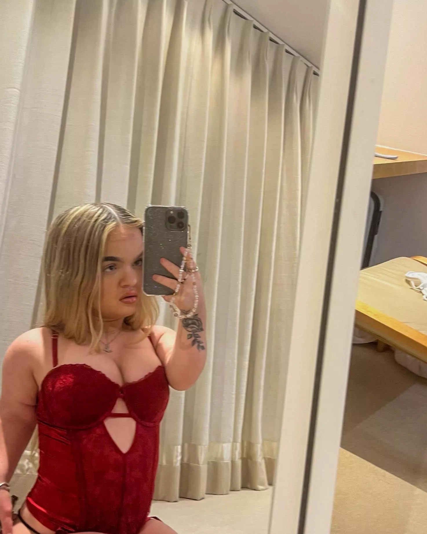 Im just chilling and thinking about what i should do next posted by LuminousLeopardk