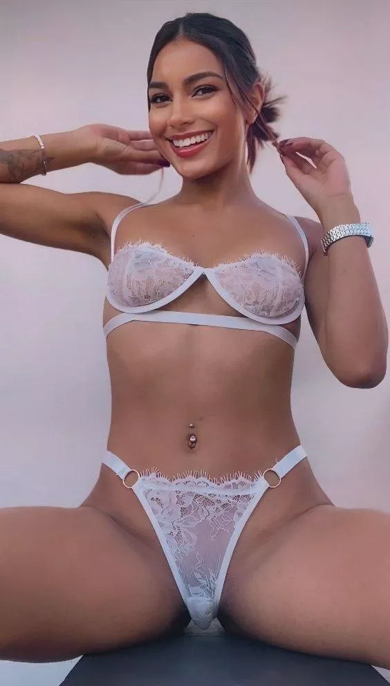 Im so happy its the weekend  posted by RiavonRio