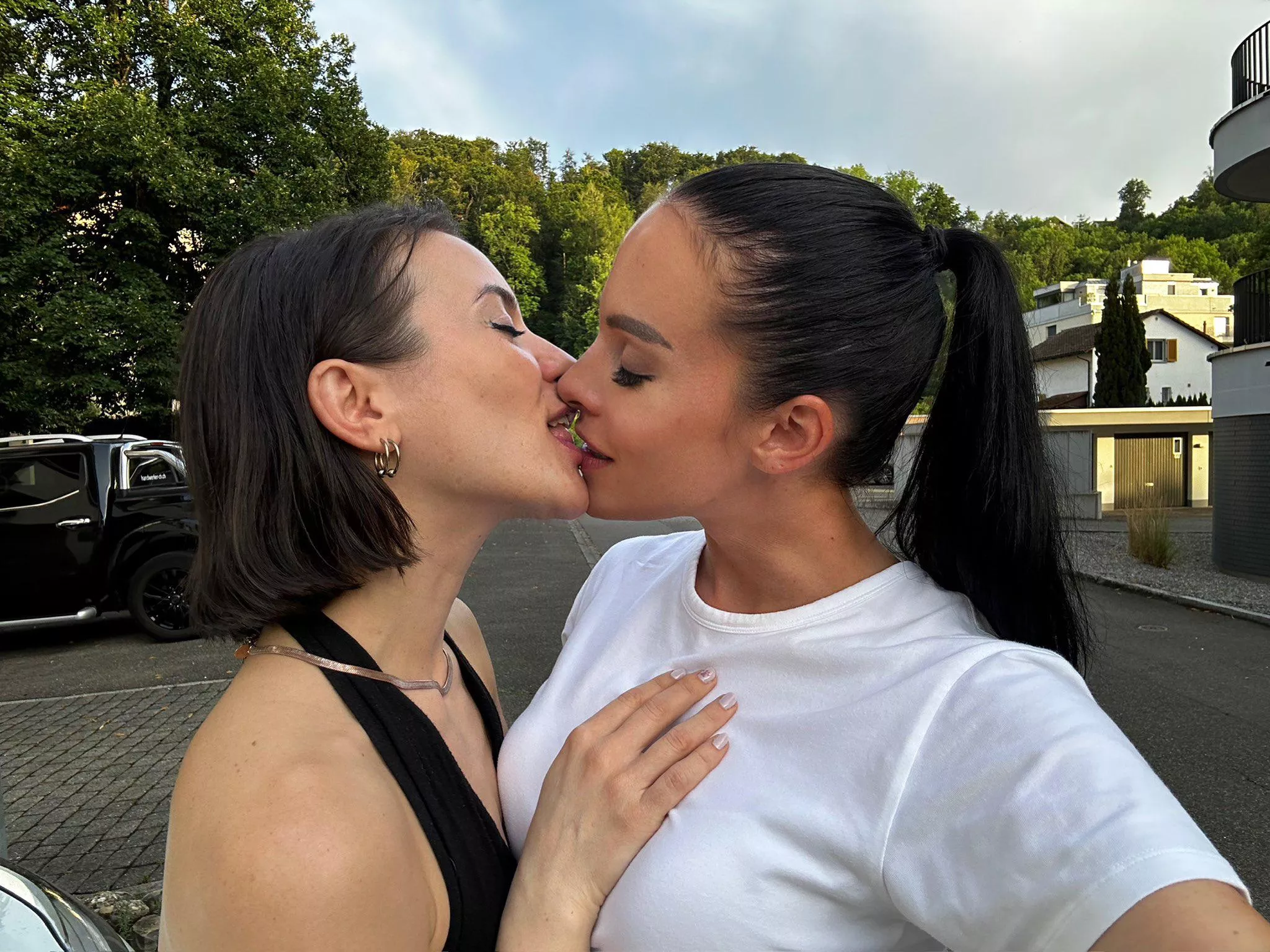 Kissing my beautiful friend Lady Tess posted by MissFloraBerlin