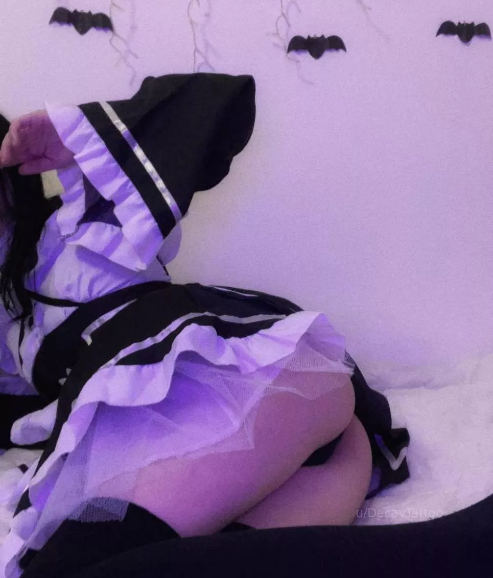 maid doesn't cover her pretty parts posted by DecayTattoo