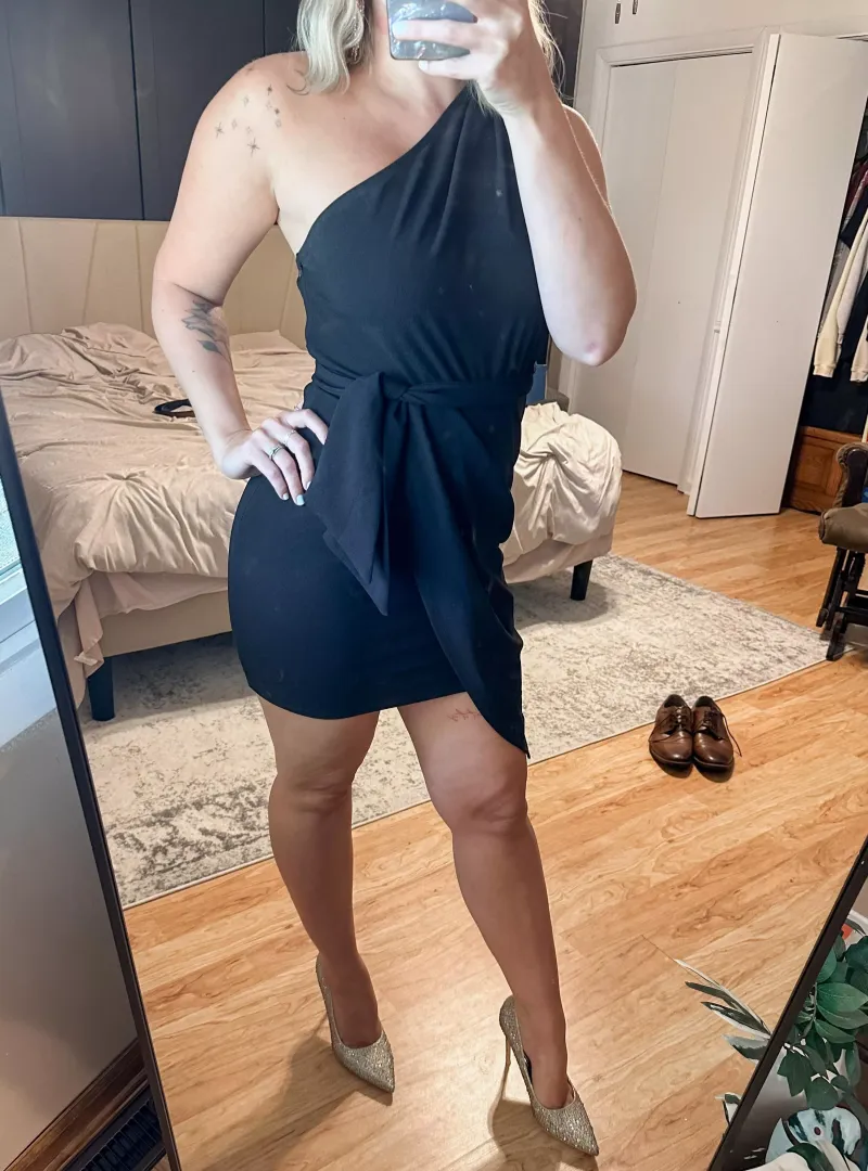 My date night outfit. Bet you wouldn’t be able to wait to get me out of it! (F) by chloeeelisexoo