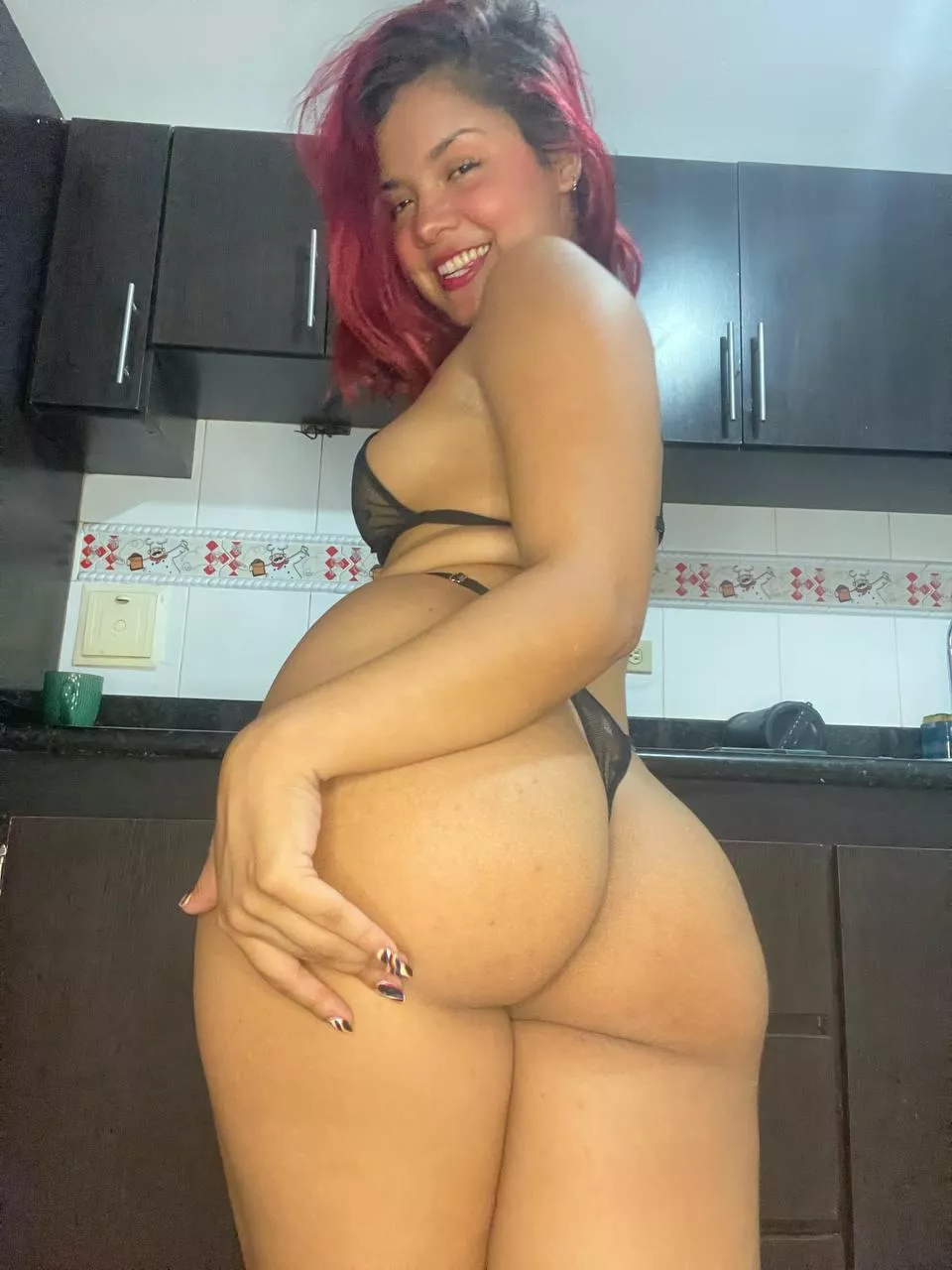 thick and squishy thighs makes that wood rise posted by Yoisnia