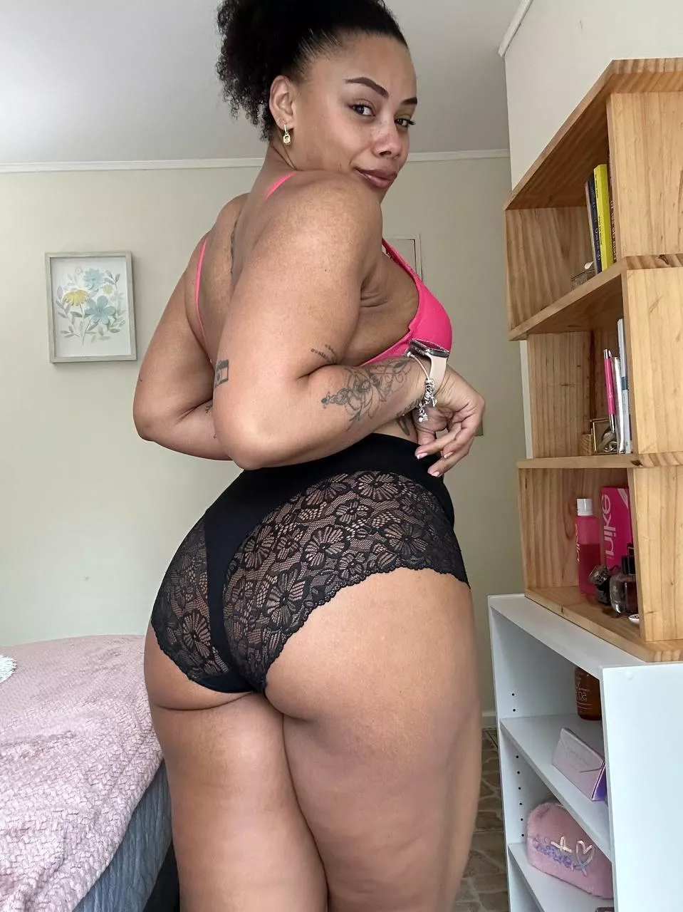 You think I’m a fine ebony  posted by IvyRoseCheeks