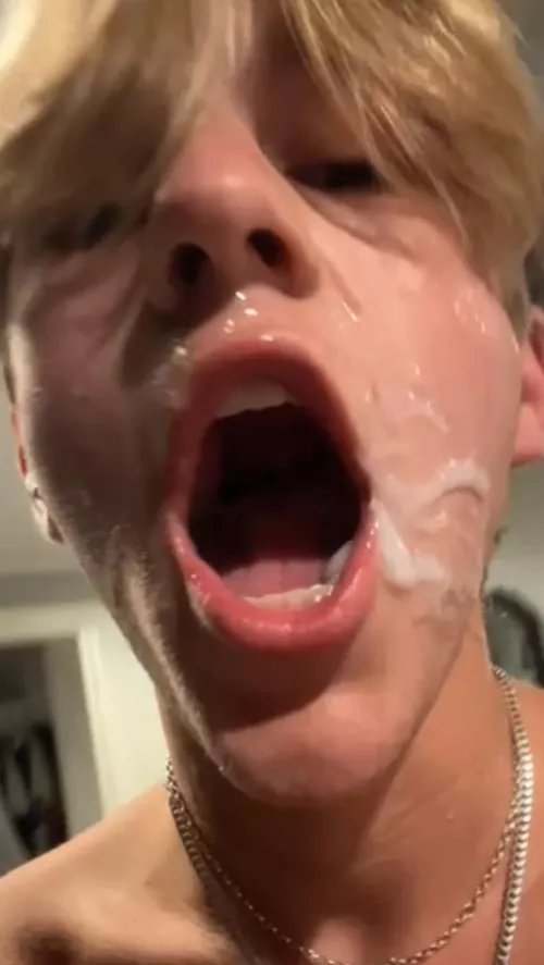 25 year old trynna make a hot group chat. Snap me at GayStudDick with face pic. Don’t be a boring person. by GayMonsterCock