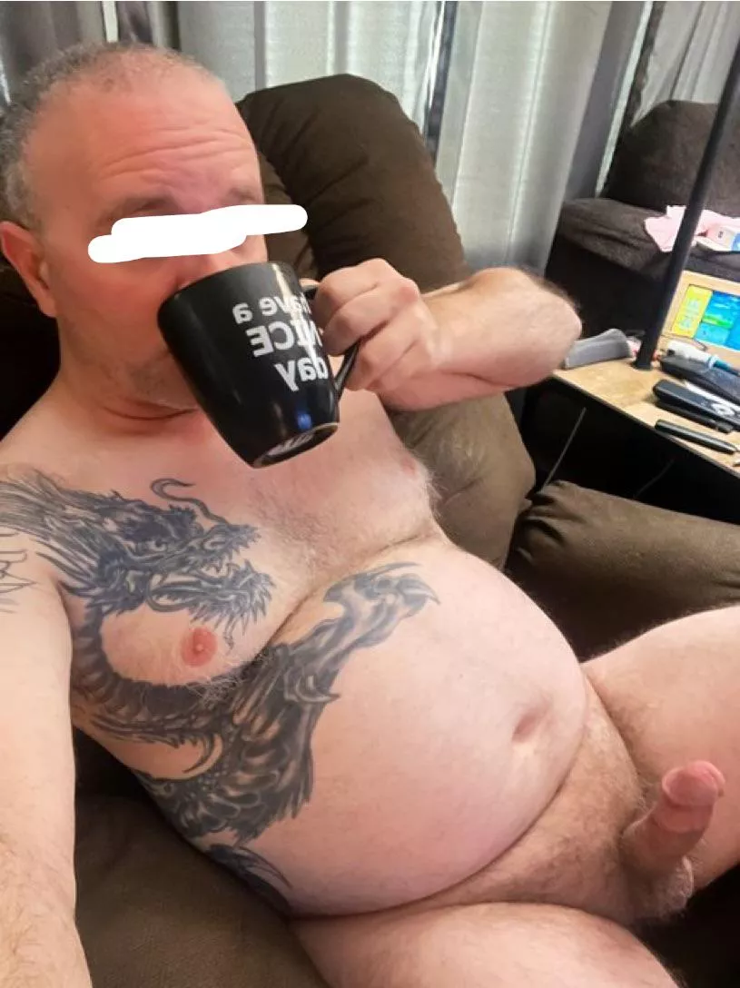 (44) year old daddy needs some assistance as I drink my morning coffee  posted by Bitaylor80